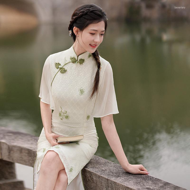 Ethnic Clothing Sexy Party Hollow Out Long Cheongsam Traditional Floral Embroidery Qipao Oriental Womens Elegant Evening Dress Vestido
Ethnic Clothing Sexy Party Hollow Out Long Cheongsam Traditional Floral Embroidery Qipao Oriental Womens Elegant Evening Dress Vestido