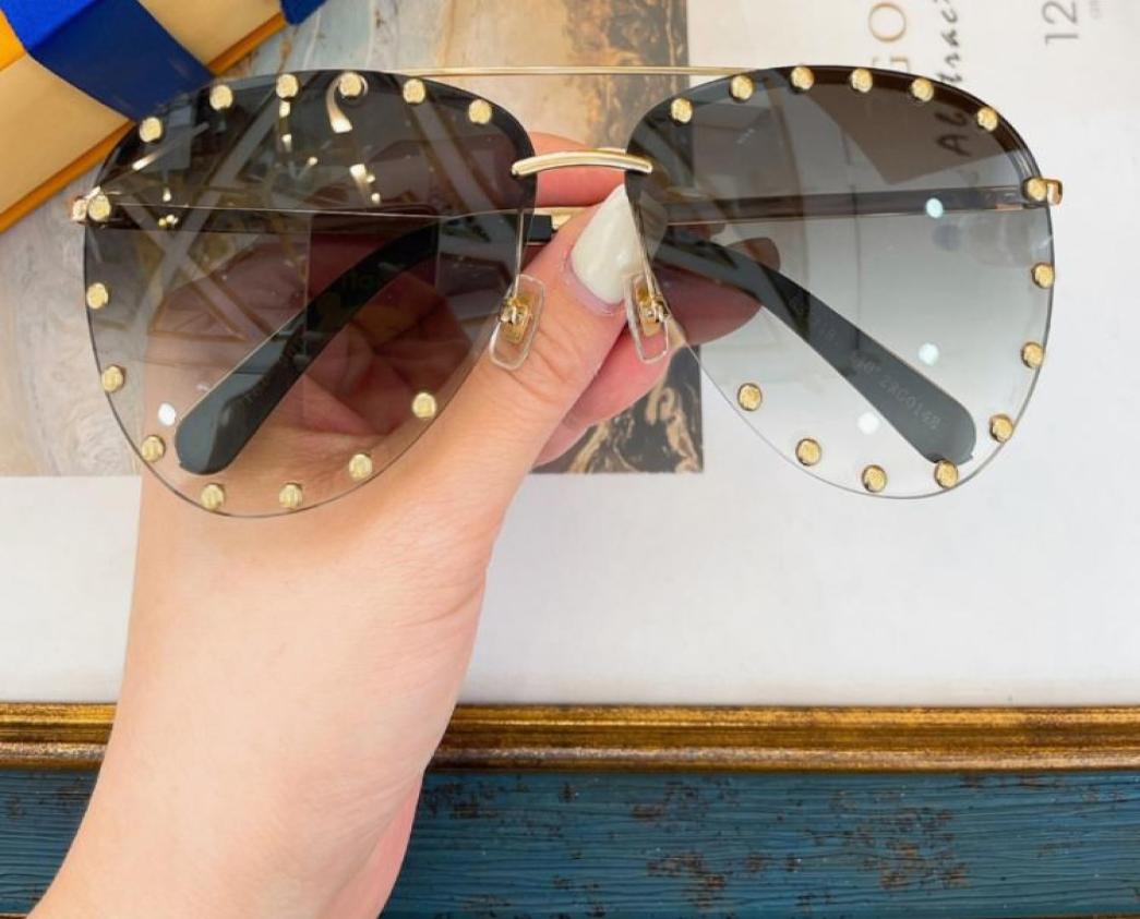 Studs The Party Sunglasses for Women Gold Grey Gradient Lens Sun Glasses Women Designer sun glasses Shades With Box5569865
Studs The Party Sunglasses for Women Gold Grey Gradient Lens Sun Glasses Women Designer sun glasses Shades With Box5569865