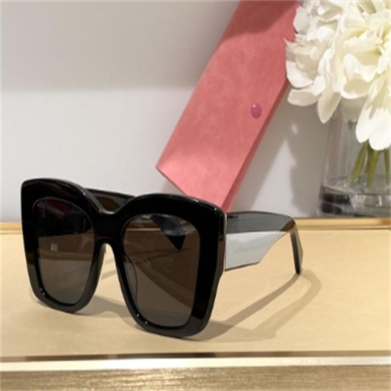 Sunglasses Fashion Classic Men For Women Latest Selling Sun Glasses Gafas De Sol Glass UV400 Lens With Random Matching Box 04W
Sunglasses Fashion Classic Men For Women Latest Selling Sun Glasses Gafas De Sol Glass UV400 Lens With Random Matching Box 04W