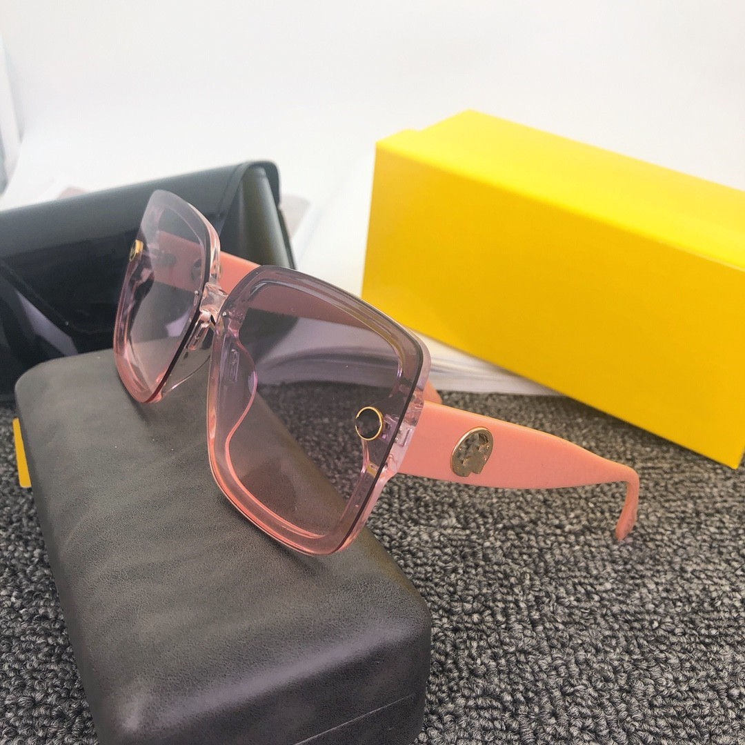 Luxury Designer Brand Sunglasses Round designer Sunglass High Quality eyeglass Women Men Glasses Womens Sun glass UV400 lens Unisex With box001
Luxury Designer Brand Sunglasses Round designer Sunglass High Quality eyeglass Women Men Glasses Womens Sun glass UV400 lens Unisex With box001