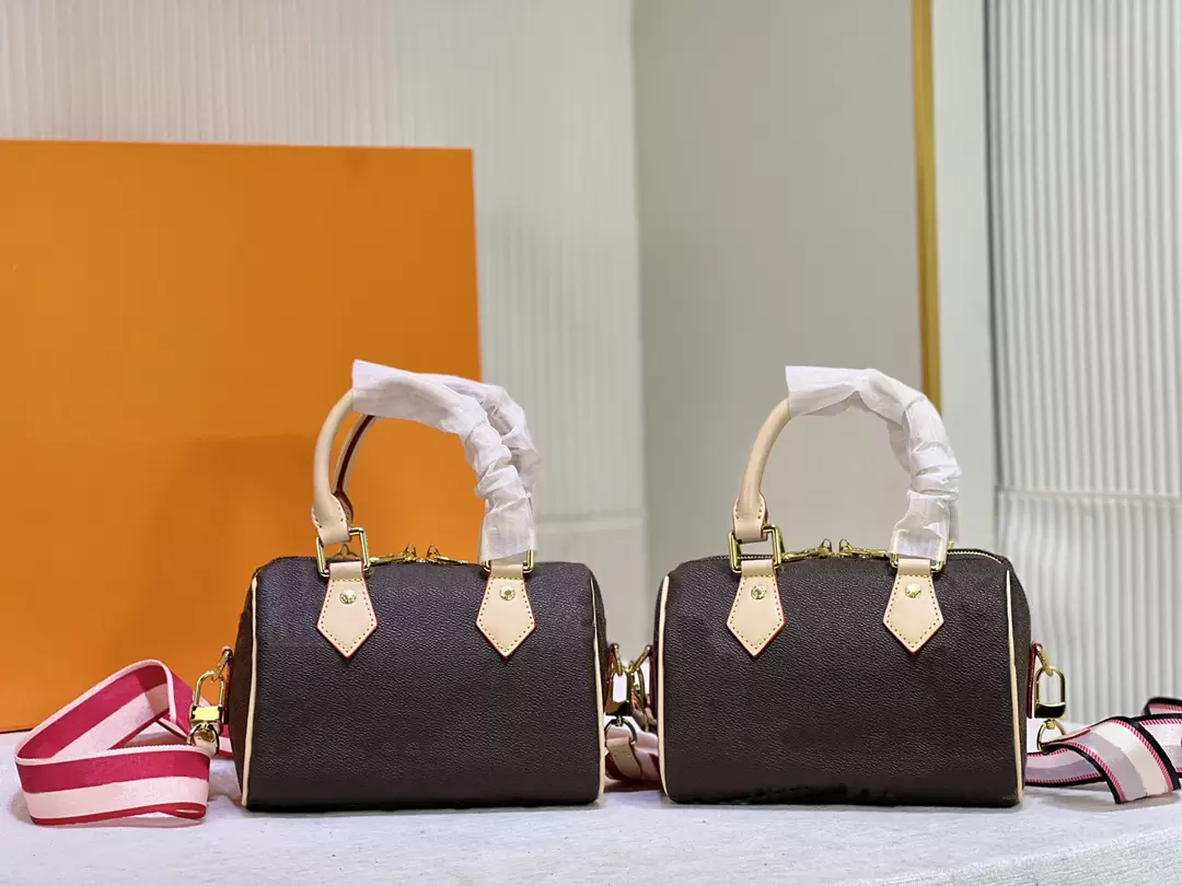 Classic Tote Bag with Clutch MM Wild at Heart onthego Handbag Purse Women Fashion Genuine Leather Shoulder Bags multi pochette accessories Print Boston Bag 45957, 2#45957
Classic Tote Bag with Clutch MM Wild at Heart onthego Handbag Purse Women Fashion Genuine Leather Shoulder Bags multi pochette accessories Print Boston Bag 45957, 2#45957