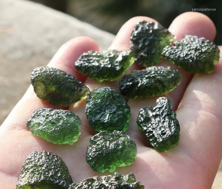 

Pendant Necklaces 7-9g Natural Moldavite Czech Meteorite Pendants Fall Rough Stone Crystal Energy Random Delivery