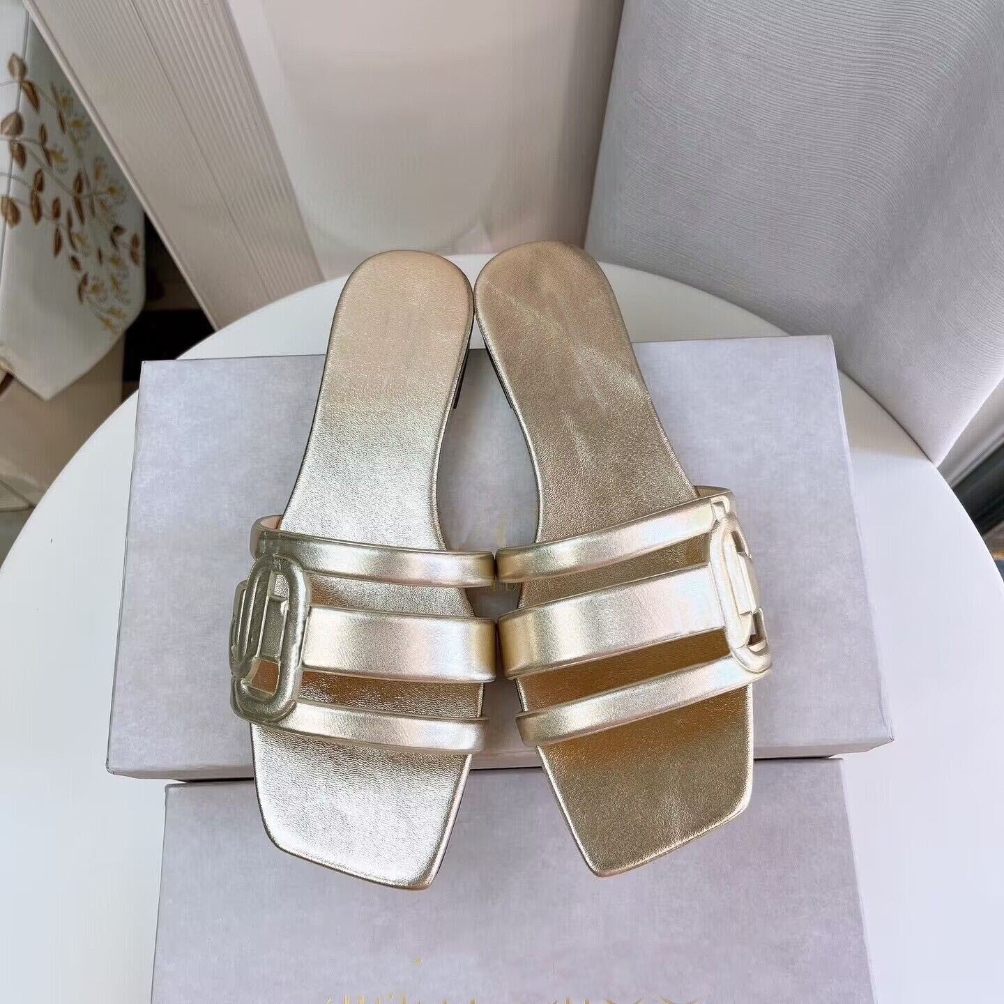 23S Laran Flat Fuchsia sandal slipper slide beach flats Women's shoes Leather Sandal outdoor casual flip flop calfskin leathers brand design 35-42Box card
23S Laran Flat Fuchsia sandal slipper slide beach flats Women's shoes Leather Sandal outdoor casual flip flop calfskin leathers brand design 35-42Box card