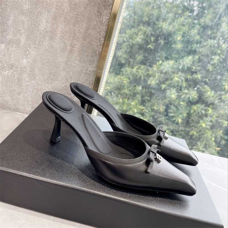2023 Autumn/Winter Paris Fashion Show New Pointed High Heel Slim Baotou Slippers for Women Wearing Genuine Leather Sandals Outside, Black 6.5cm heel height
2023 Autumn/Winter Paris Fashion Show New Pointed High Heel Slim Baotou Slippers for Women Wearing Genuine Leather Sandals Outside, Black 6.5cm heel height