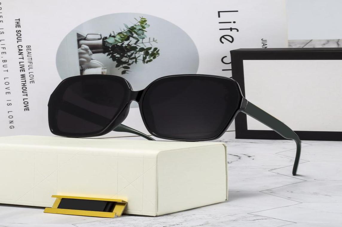 Popular Fashion Sunglasses Eyewear Sun Glasses 4 colors Designer Mens Womens Brown Cases Black Frame Dark Lenses6940285
Popular Fashion Sunglasses Eyewear Sun Glasses 4 colors Designer Mens Womens Brown Cases Black Frame Dark Lenses6940285