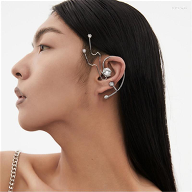 Backs Earrings Gold-plated Hip-hop Rock Men's And Women's Same Type Wire Ear Hanging Clip Niche Original Design Function
Backs Earrings Gold-plated Hip-hop Rock Men's And Women's Same Type Wire Ear Hanging Clip Niche Original Design Function