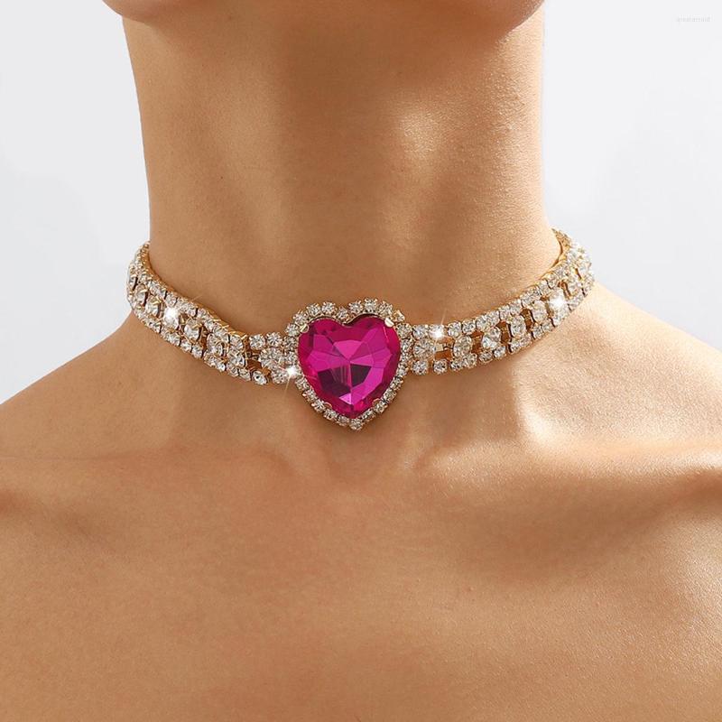 Choker Luxury Rose Red Color Heart For Women Multilayer Rhinestone Chains High-quality Wedding Party Jewelry Collar
Choker Luxury Rose Red Color Heart For Women Multilayer Rhinestone Chains High-quality Wedding Party Jewelry Collar