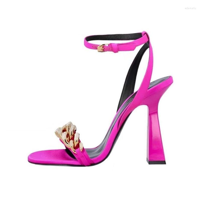 Sandals Arden Furtado 2023 Summer Chunky Heels Satin Round Toe Metal Chain Crystal Belt Buckle Fashion, Black
Sandals Arden Furtado 2023 Summer Chunky Heels Satin Round Toe Metal Chain Crystal Belt Buckle Fashion, Black
