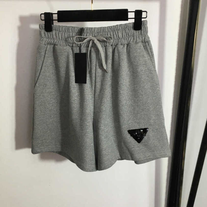 23ss womens designer clothing Pure cotton shorts Sequin logo Decoration Drawstring Elastic Waist Casual Wide Leg Shorts High quality women clothes a1
23ss womens designer clothing Pure cotton shorts Sequin logo Decoration Drawstring Elastic Waist Casual Wide Leg Shorts High quality women clothes a1