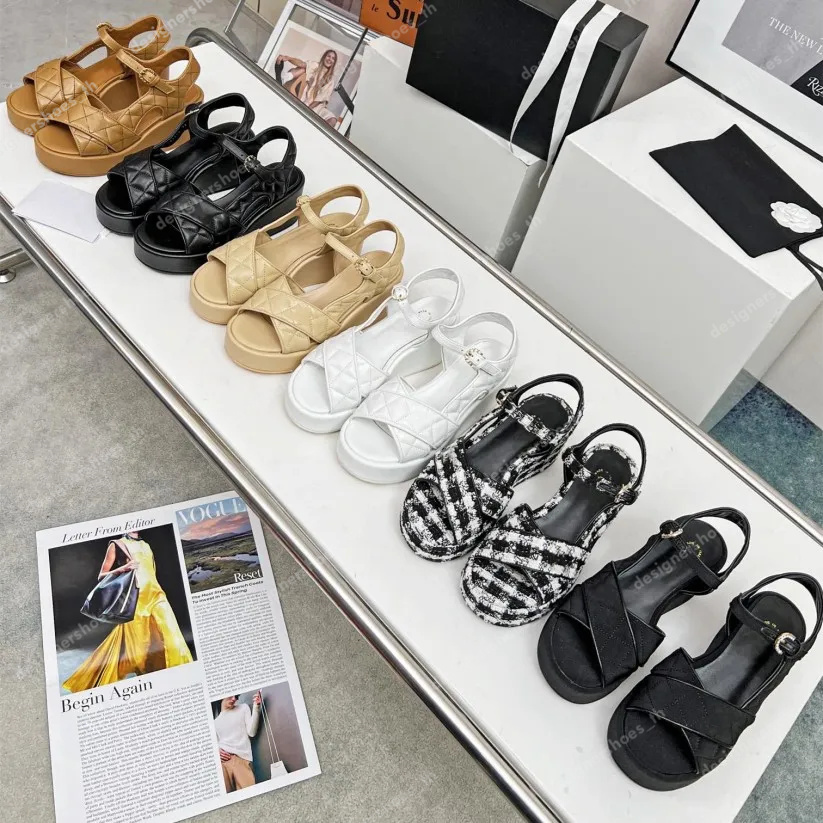 Designer Sandal Quilted Platform Sandals Calfskin Tweed Canvas Cross Strap Wedges High Heels Buckle Wedge Peep Toe Mule Diamond Luxury Slide
Designer Sandal Quilted Platform Sandals Calfskin Tweed Canvas Cross Strap Wedges High Heels Buckle Wedge Peep Toe Mule Diamond Luxury Slide
