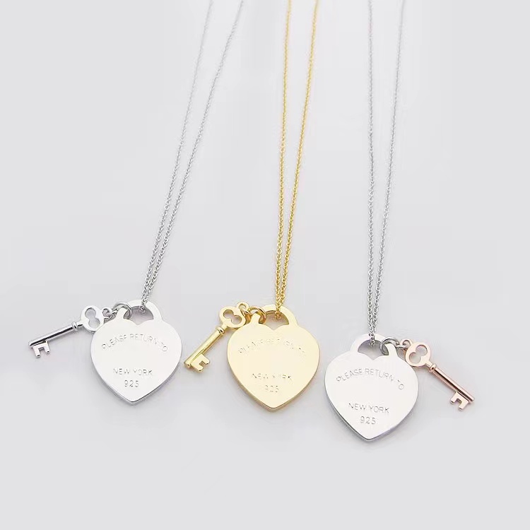 2023 New Brand T-line Peach Heart Pendant Necklace for Women's Fashion Charm Key Large Heart Luxury Necklace High Quality Designer Jewelry
2023 New Brand T-line Peach Heart Pendant Necklace for Women's Fashion Charm Key Large Heart Luxury Necklace High Quality Designer Jewelry