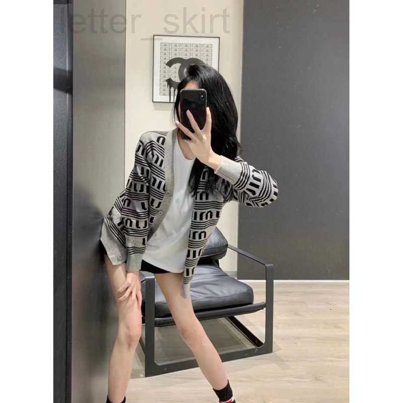 Two Piece Dress designer Coat Women's Spring New Style Small Fragrant High Grade Fashion Fried Street Korean Chic Top Miu Knitted Cardigan NYUB, Gray
Two Piece Dress designer Coat Women's Spring New Style Small Fragrant High Grade Fashion Fried Street Korean Chic Top Miu Knitted Cardigan NYUB, Gray