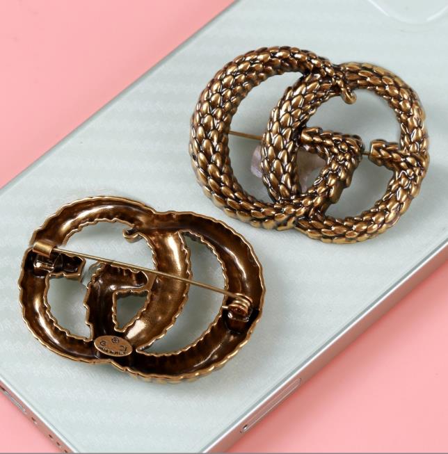 s Designer Double Letter Brooches Geometric Bronze Sweater Suit Collar Pin Brooche Fashion Rhie Pearl Brooch Wedding Jewelry 20style