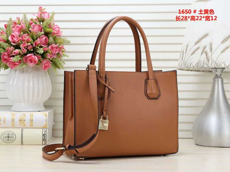 2023 luxurys m k designers bags handbags purses classic women crossbody shoulderbag Large capacity messenger tote bag Full-Grain Litchi lady clutch purse 1650, As pic
2023 luxurys m k designers bags handbags purses classic women crossbody shoulderbag Large capacity messenger tote bag Full-Grain Litchi lady clutch purse 1650, As pic