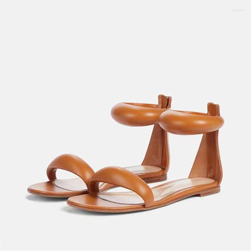 Sandals Arden Furtado 2023 Summer Round Toe Open Flat Heel Back Zipper Leisure Gold, Black
Sandals Arden Furtado 2023 Summer Round Toe Open Flat Heel Back Zipper Leisure Gold, Black