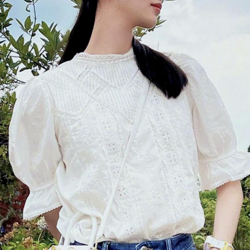 Women's Blouses Lace Embroidery Stitching Hollow Short-sleeved Shirt Pleated Trumpet Sleeve White Top
Women's Blouses Lace Embroidery Stitching Hollow Short-sleeved Shirt Pleated Trumpet Sleeve White Top