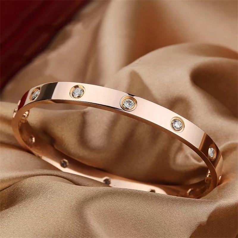 Tennis High quality zircon steel fadeless love bracelet Men and women's wedding gift with box 230412
Tennis High quality zircon steel fadeless love bracelet Men and women's wedding gift with box 230412