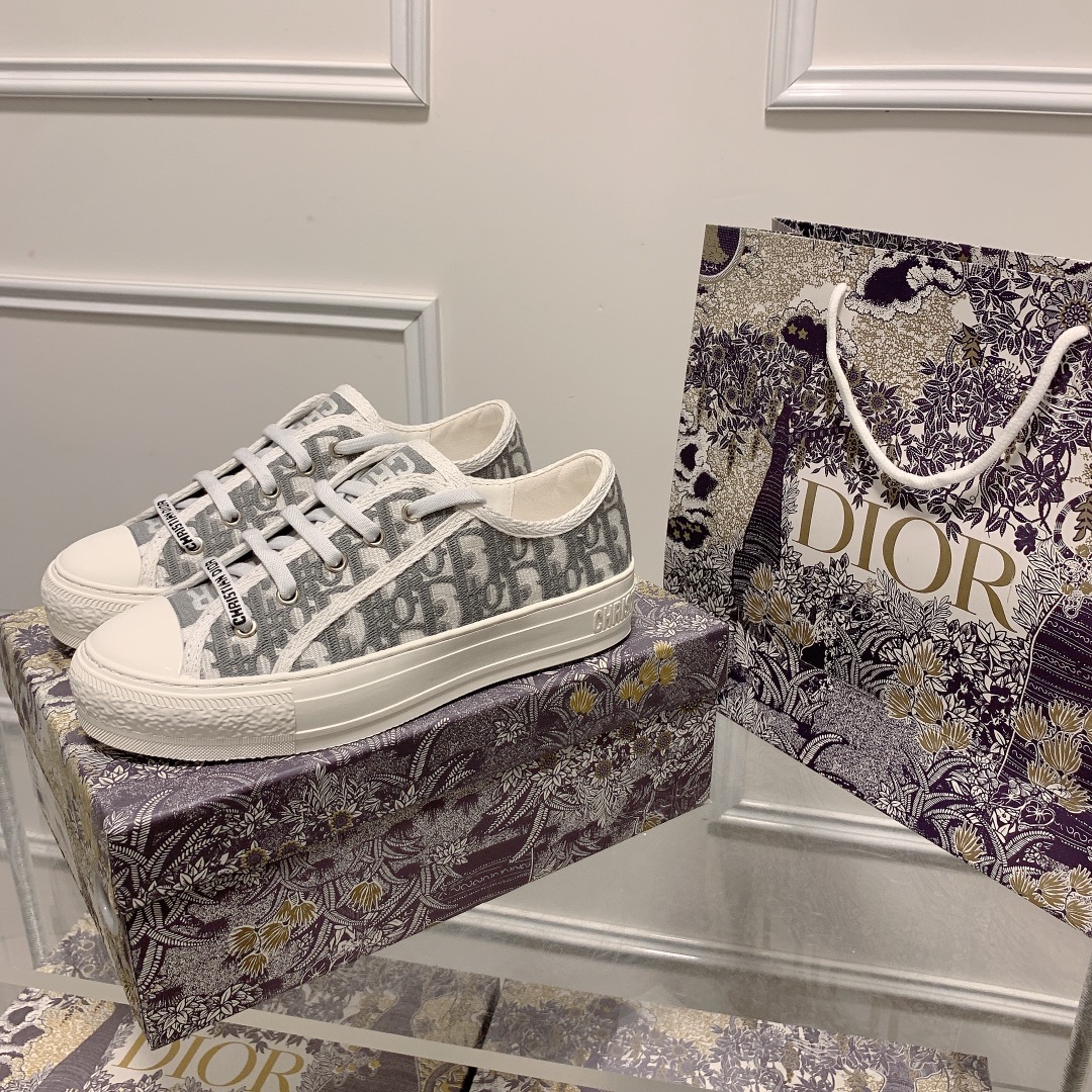 women shoes Walkn dior sneaker Made from cotton embroidery