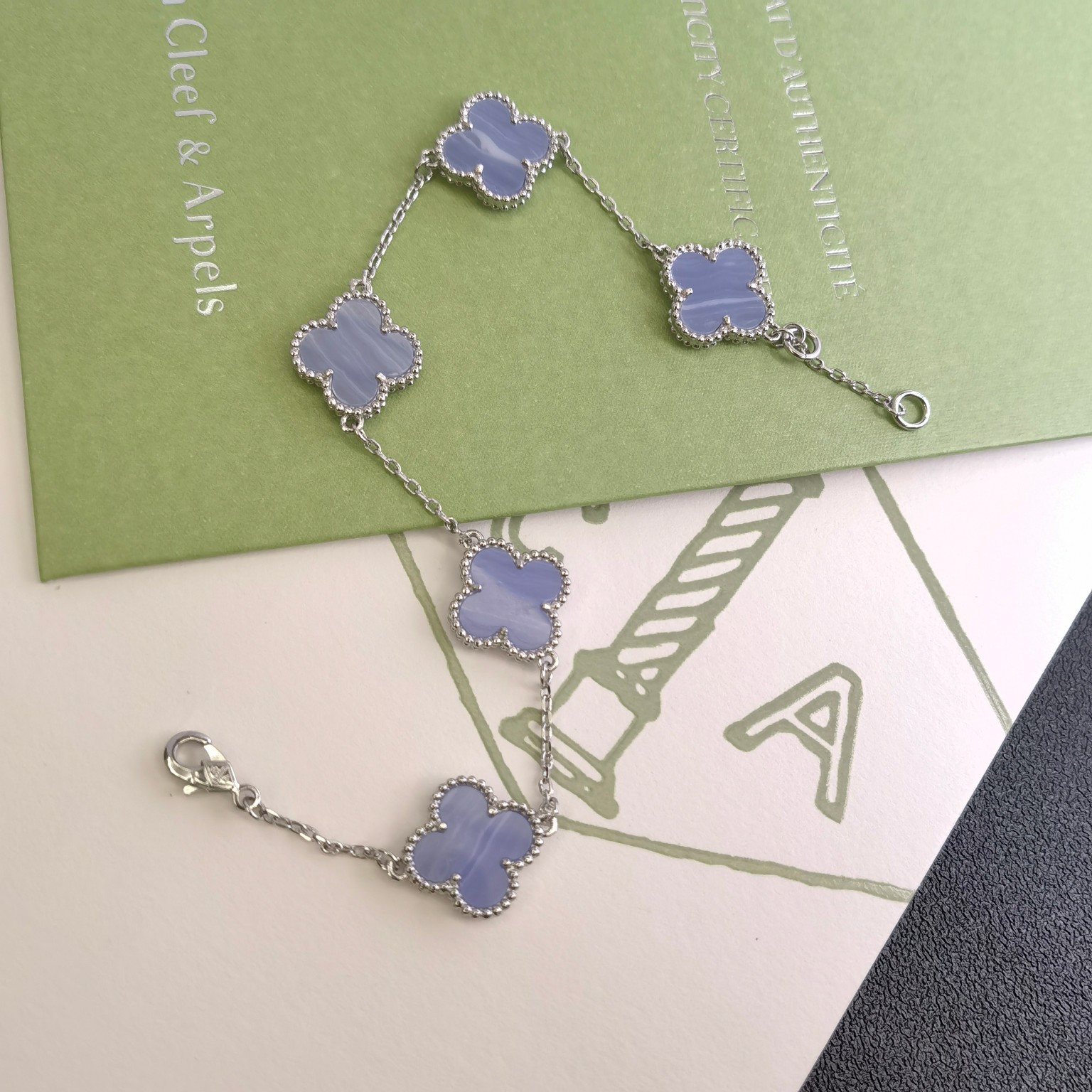 Four Leaf Clover Bracelet Designer Jewelry Set Pendant Bracelet Stud Earring Gold Silver Mother of Pearl Green Flower Necklace Link Chain Womens
Four Leaf Clover Bracelet Designer Jewelry Set Pendant Bracelet Stud Earring Gold Silver Mother of Pearl Green Flower Necklace Link Chain Womens