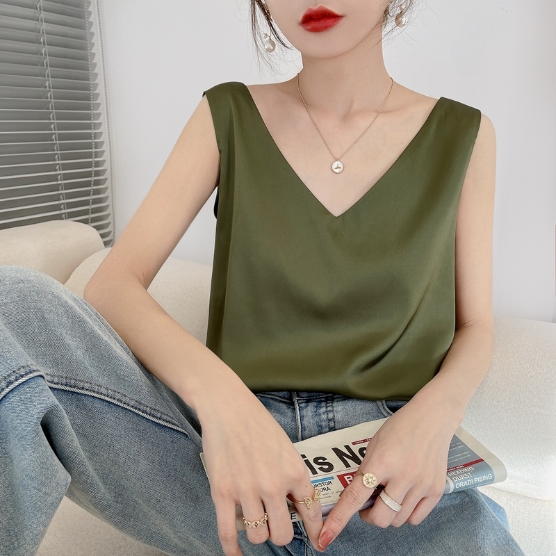 Camisoles Tanks Ladies Silk Suspenders Solid Satin Vest Spring Autumn Wild Pullover Tops Women Interior Front/Rear V-Neck Summer Thin 230413