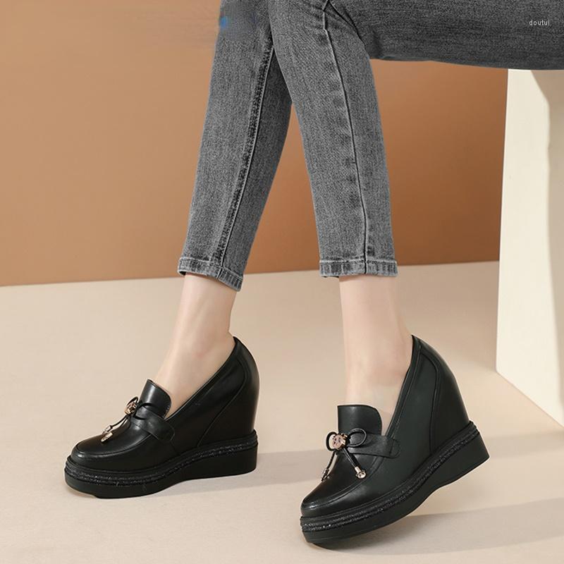 Dress Shoes 2023 Women's Leather Casual Spring Solid Color Pointed Metal Bowknot Decorative, Beige
Dress Shoes 2023 Women's Leather Casual Spring Solid Color Pointed Metal Bowknot Decorative, Beige