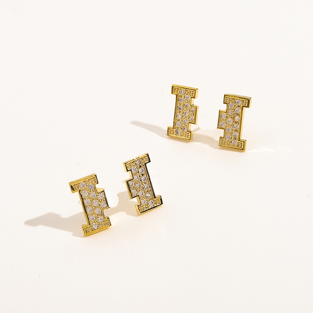 Fashion 18K Gold Stud Earrings Brand Women Diamond Earrings Designer Jewelry 2023 New Design for Women Earrings Stainless Steel Family Gift Jewelry Wholesale
Fashion 18K Gold Stud Earrings Brand Women Diamond Earrings Designer Jewelry 2023 New Design for Women Earrings Stainless Steel Family Gift Jewelry Wholesale