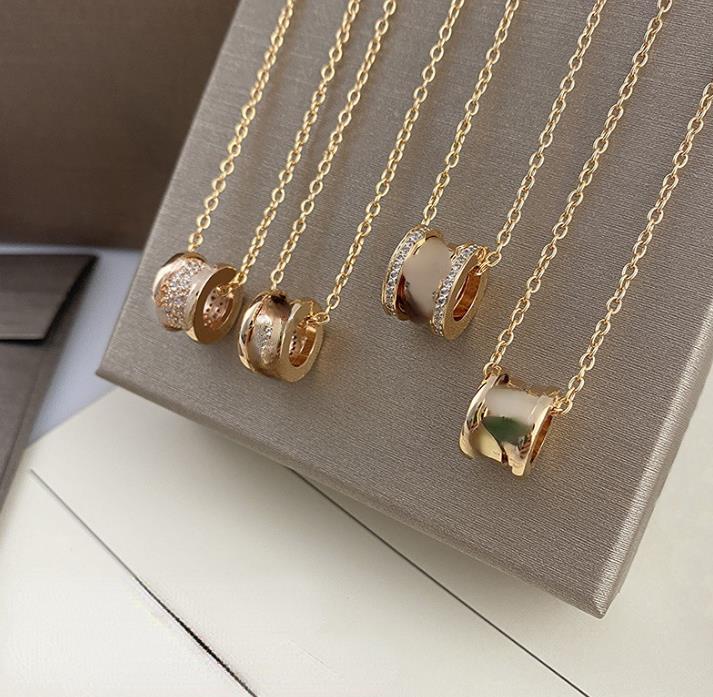 American Style Necklace New Titanium Steel Necklaces Women's High-End White and Black Ceramic Spring Pendant
American Style Necklace New Titanium Steel Necklaces Women's High-End White and Black Ceramic Spring Pendant