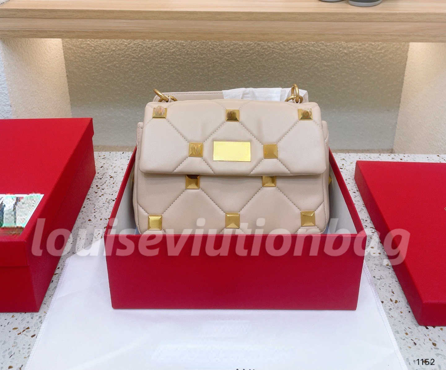 Handbags Women Luxurys Designer Bags Purses Shoulder Saddle Fashion Chain Bag Crossbody Beach Female Clutch Classic Flap messenger soho underarm pochette 103885
Handbags Women Luxurys Designer Bags Purses Shoulder Saddle Fashion Chain Bag Crossbody Beach Female Clutch Classic Flap messenger soho underarm pochette 103885