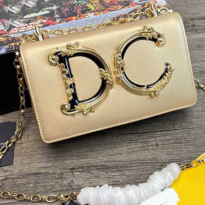 High Quality Designer Bag For Women D Classic Crossbody Bag Mirror-quality Shoulder Bag G Trendy Women's Bag Velvet Leather Chain Women's HandBag 230421bj, Red
High Quality Designer Bag For Women D Classic Crossbody Bag Mirror-quality Shoulder Bag G Trendy Women's Bag Velvet Leather Chain Women's HandBag 230421bj, Red
