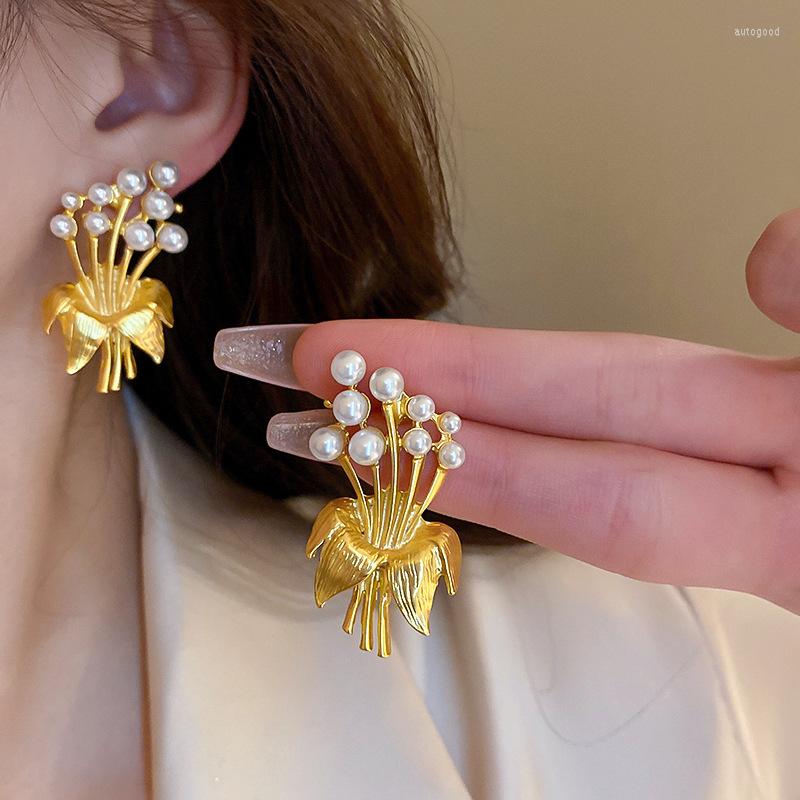 Dangle Earrings Korean Gold Color Metal Pearl Bouquet Stud Light Luxury Fashion Temperament Earring For Women Party Jewelry
Dangle Earrings Korean Gold Color Metal Pearl Bouquet Stud Light Luxury Fashion Temperament Earring For Women Party Jewelry