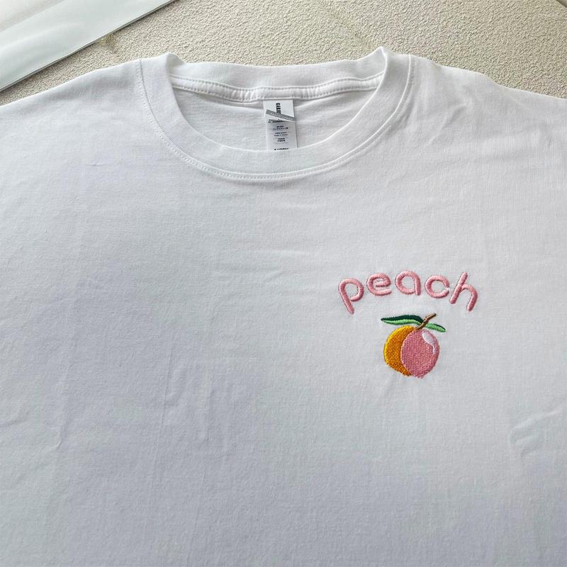 Women's T Shirts Cute Peach Pocket Embroidered Printing White Women Short Sleeve Loose Casual Cotton Tops Summer O Neck Chic Tees
Women's T Shirts Cute Peach Pocket Embroidered Printing White Women Short Sleeve Loose Casual Cotton Tops Summer O Neck Chic Tees