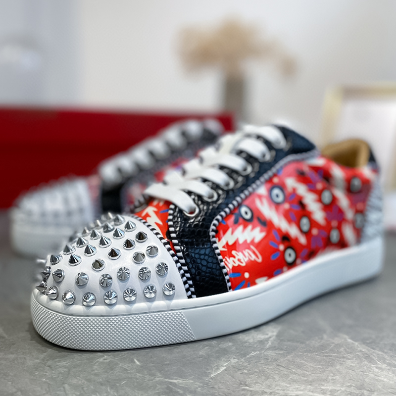 Luxury designer brand mens shoes fashionable casual outdoor shoes camouflage printing red tie up couple color matching leather mens and womens silver rivet shoes
Luxury designer brand mens shoes fashionable casual outdoor shoes camouflage printing red tie up couple color matching leather mens and womens silver rivet shoes