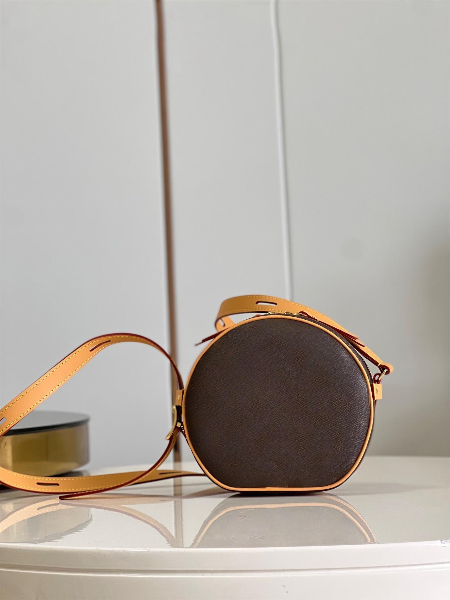 10A 2023Luxury Designer Boite Chapeau round Bag cake Cowhide Shoulder Crossbody Bags Nano Handbags Women phone camera Purses, Brown flower
10A 2023Luxury Designer Boite Chapeau round Bag cake Cowhide Shoulder Crossbody Bags Nano Handbags Women phone camera Purses, Brown flower