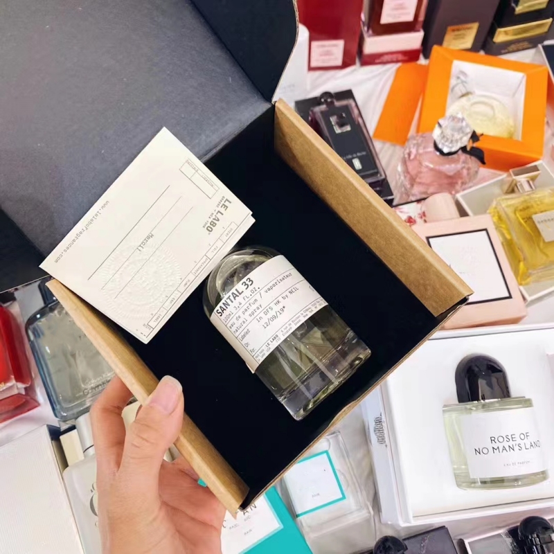 All brands Designer Perfume for Woman men Lady Perfumes BERGAMOTE 22 BLANCHE Fragrance nomade 100ML EDP Eau De Parfum Spray Perfumes Long Pleasant Fragrances
All brands Designer Perfume for Woman men Lady Perfumes BERGAMOTE 22 BLANCHE Fragrance nomade 100ML EDP Eau De Parfum Spray Perfumes Long Pleasant Fragrances