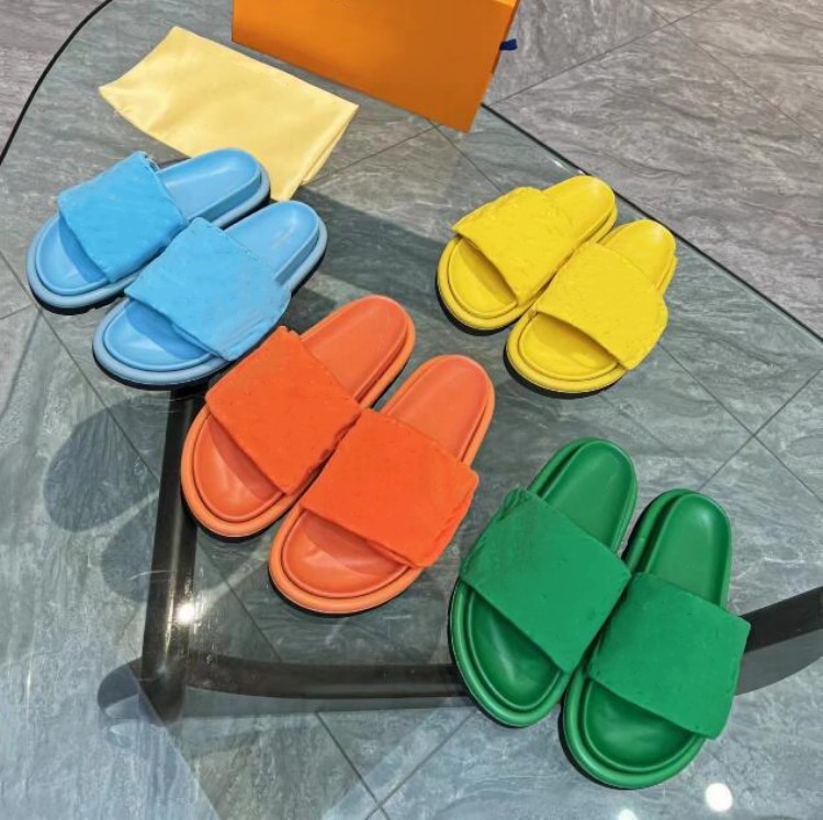 Designer Slipper Luxurious Sandles Pool Pillow Comfort Mule Slides Platforms Sandal For Woman Real Leather Summer Shoe With Box Size:35-42, Green
Designer Slipper Luxurious Sandles Pool Pillow Comfort Mule Slides Platforms Sandal For Woman Real Leather Summer Shoe With Box Size:35-42, Green