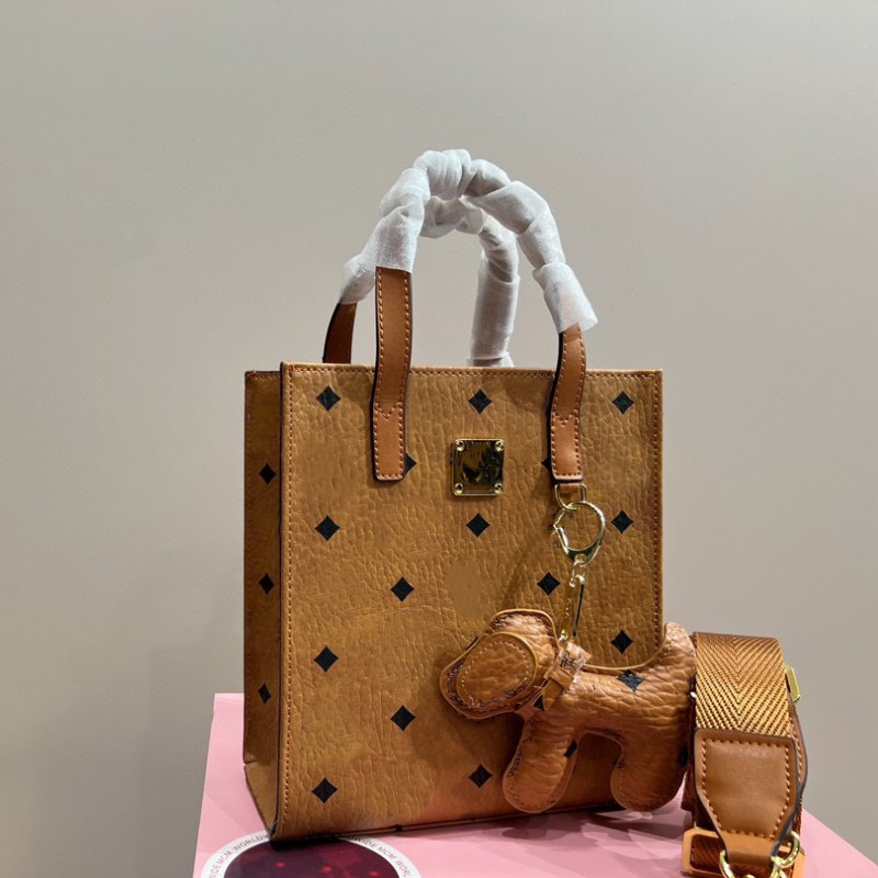 Designer Bag Women's Handbag Fashion One Shoulder Bag Yellow Classic logo Handbag Senior vintage Crossbody bag Fashion casual women's bag Baguette bag
Designer Bag Women's Handbag Fashion One Shoulder Bag Yellow Classic logo Handbag Senior vintage Crossbody bag Fashion casual women's bag Baguette bag