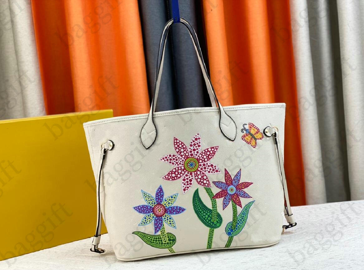 2023 Yayoi Kusama ON The Go Tote Bag Never MM Embossed Monograms Leather Japanese Designer Co branding Shoulder Bag, Black speedy 20cm
2023 Yayoi Kusama ON The Go Tote Bag Never MM Embossed Monograms Leather Japanese Designer Co branding Shoulder Bag, Black speedy 20cm