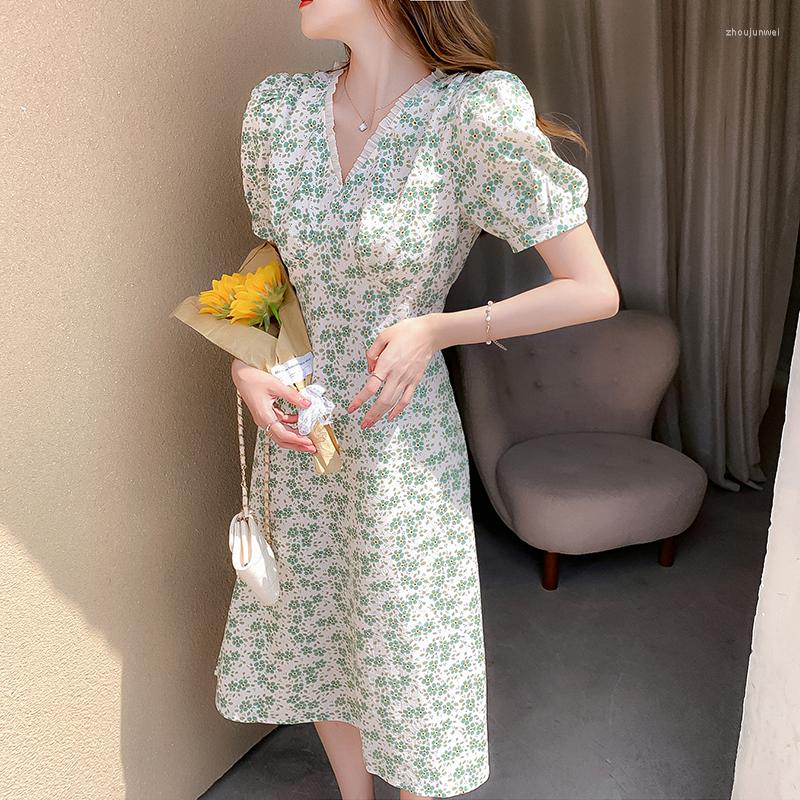 Party Dresses Vintage Flroal Women Short Puff Sleeve Printed V-Neck Sexy Dress High Waist Mid-calf Green Summer Fashion Clothing
Party Dresses Vintage Flroal Women Short Puff Sleeve Printed V-Neck Sexy Dress High Waist Mid-calf Green Summer Fashion Clothing