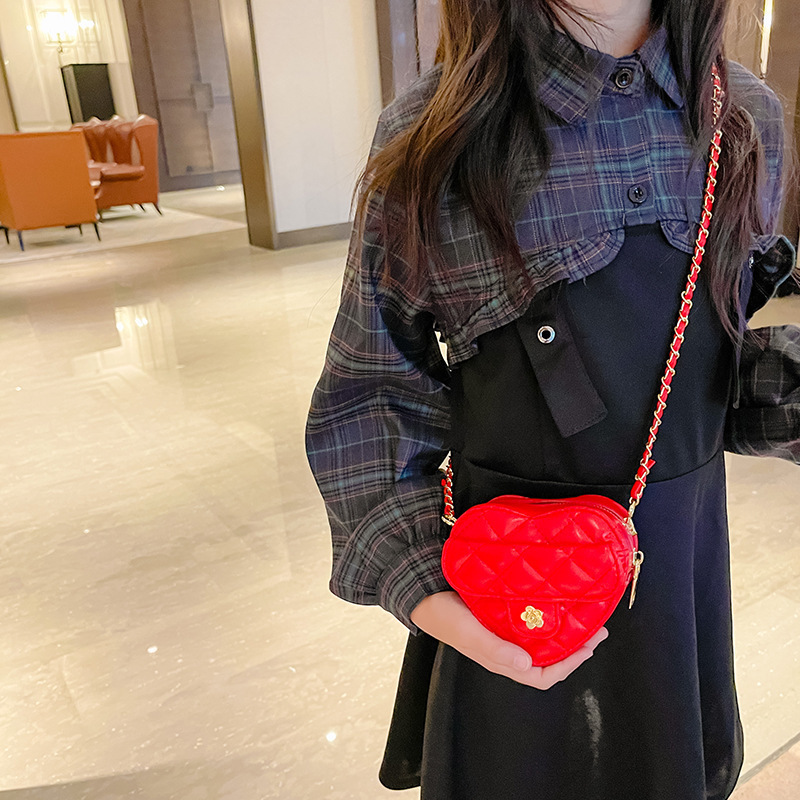 Backpacks Quilted Plaid Children s Heart Shape Shoulder Bag Fashion Love Baby Girls Chain Messenger Bags Cute Princess Coin Purse Handbags 230412