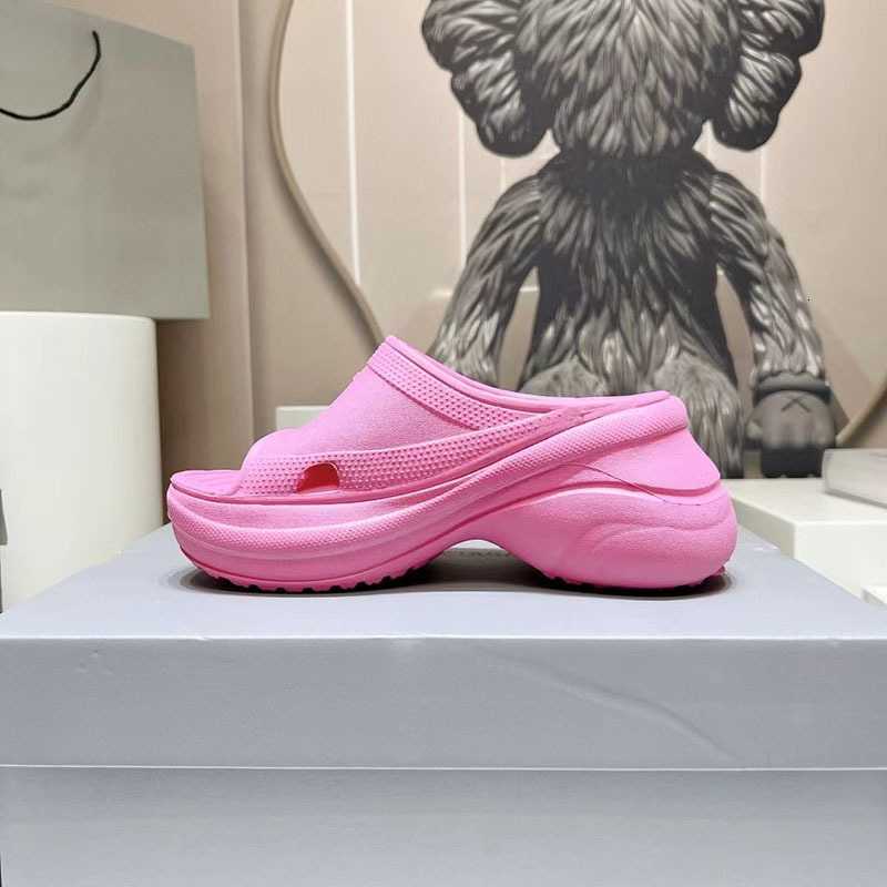 High edition Parisian style cro Spring 2023 new sponge cake bottom hole sandal one word slipper for women wearing branded slippers, Green4
High edition Parisian style cro Spring 2023 new sponge cake bottom hole sandal one word slipper for women wearing branded slippers, Green4