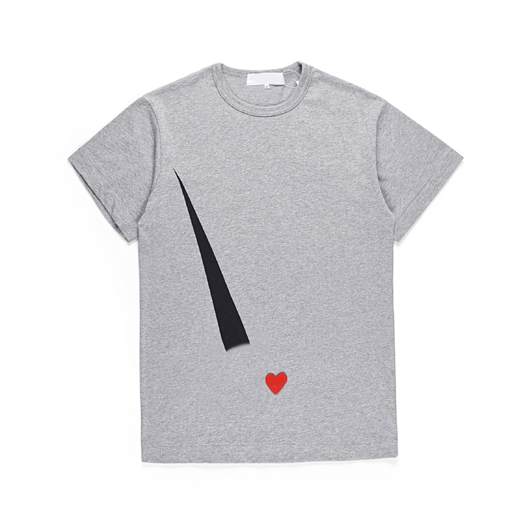 Fashion Mens Play T Shirt Designer Red Heart Shirt Commes Casual Women Shirts Des Badge Garcons High Quanlity TShirts Cotton Embroidery mn
Fashion Mens Play T Shirt Designer Red Heart Shirt Commes Casual Women Shirts Des Badge Garcons High Quanlity TShirts Cotton Embroidery mn