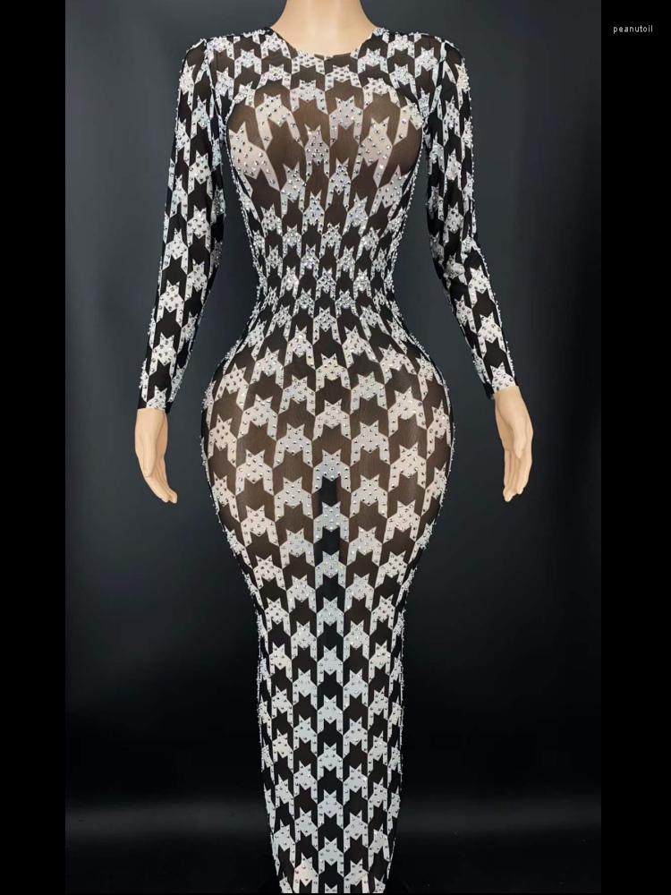 Stage Wear Black Perspective Shining Rhinestones Sexy Long Dress For Women Evening Ballroom Cloth Party Singer Entertainer Costume
Stage Wear Black Perspective Shining Rhinestones Sexy Long Dress For Women Evening Ballroom Cloth Party Singer Entertainer Costume