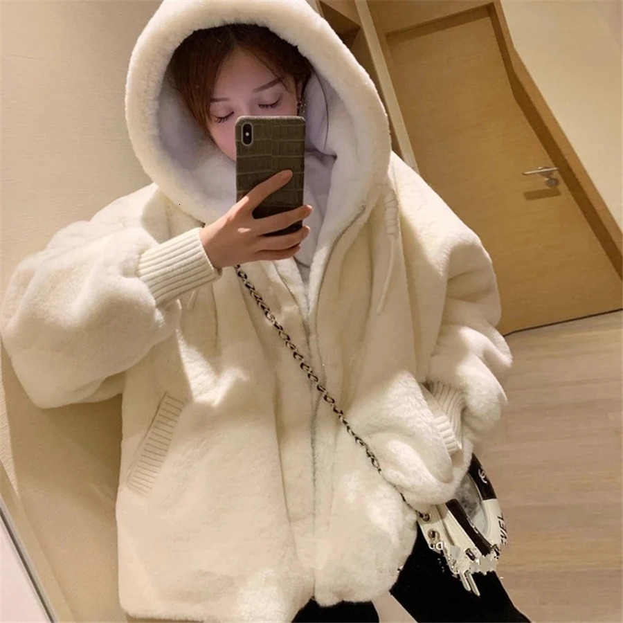 Women's Fur Faux Fur White Lambwool Outwear Top Coat Women Winter Warm Furry Overcoat Casual Sobretudos Hooded Faux Rabbit Fur Plush Jacket 23111