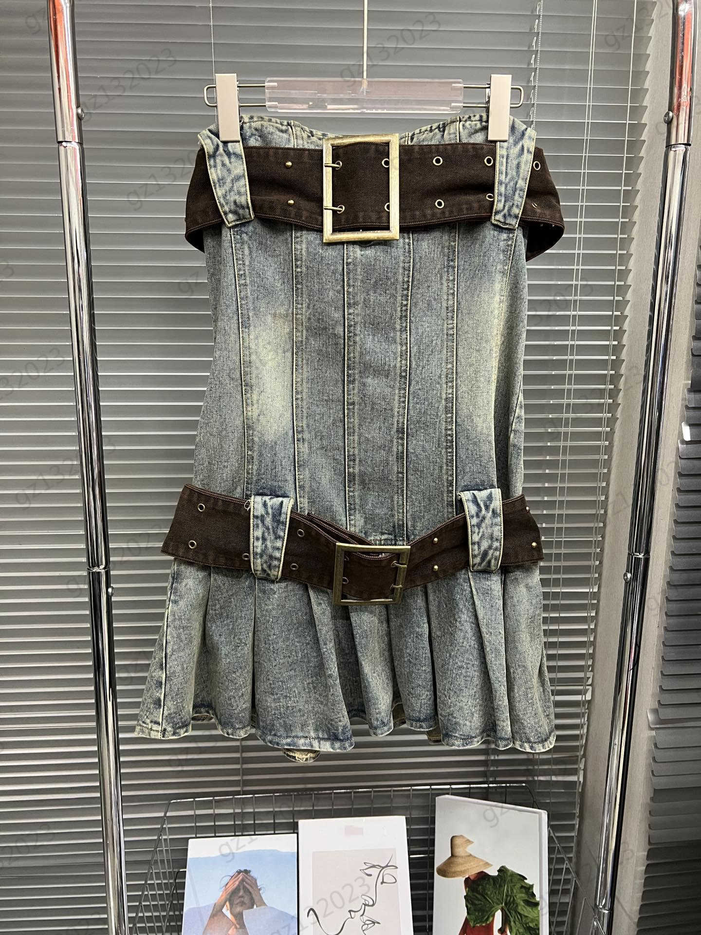Designer Dresses Double Breasted Port Canvas Belt Embellished High-waisted Denim Dress Double Belt Design Sleeveless Strapless Maxiskit Dresses For Woman
Designer Dresses Double Breasted Port Canvas Belt Embellished High-waisted Denim Dress Double Belt Design Sleeveless Strapless Maxiskit Dresses For Woman