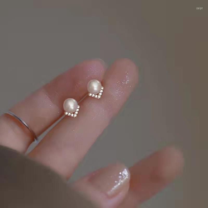 Stud Earrings Retro Pearl Trendy Temperament High-end Niche Fashion Geometric Design Simple
Stud Earrings Retro Pearl Trendy Temperament High-end Niche Fashion Geometric Design Simple