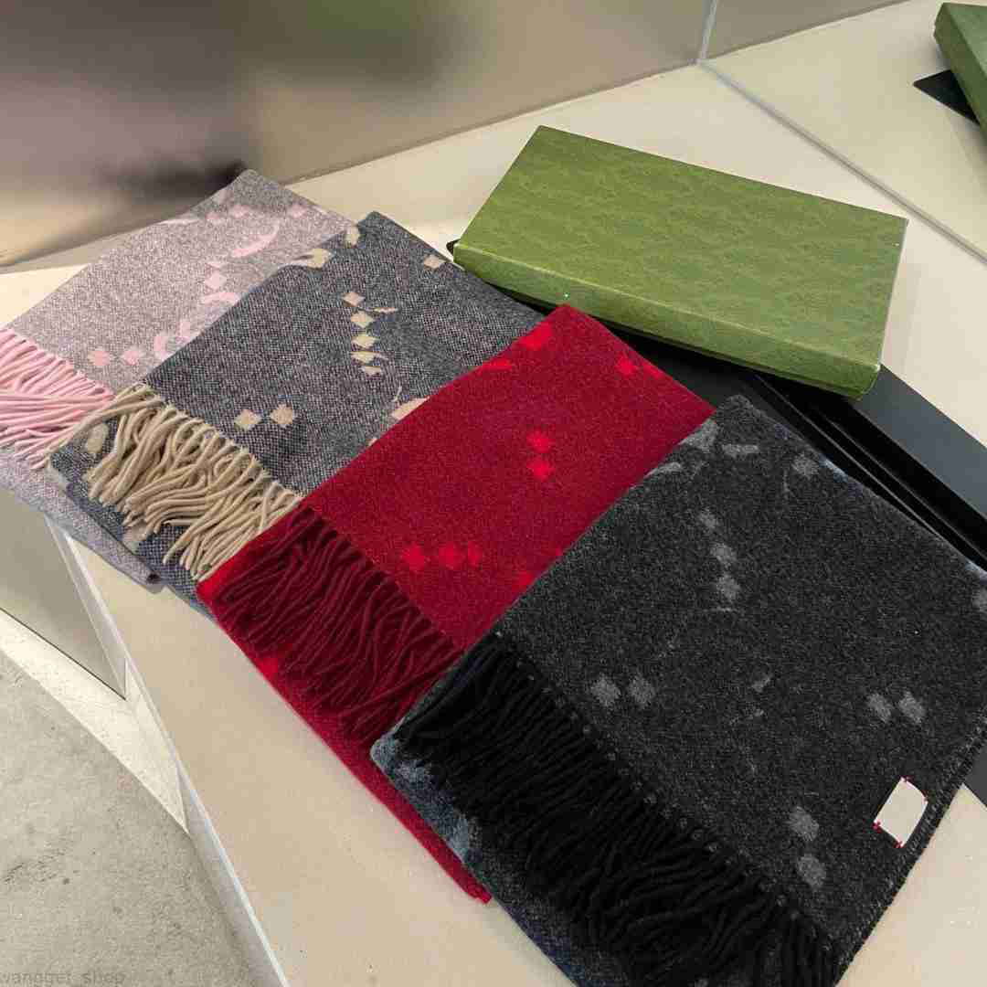 Fashion Designer Letter Scarf For Women cashmere double sided scarf size 35 190cm Wholesale Dual-use Thick warm scarves Soft comfortable fashion
Fashion Designer Letter Scarf For Women cashmere double sided scarf size 35 190cm Wholesale Dual-use Thick warm scarves Soft comfortable fashion