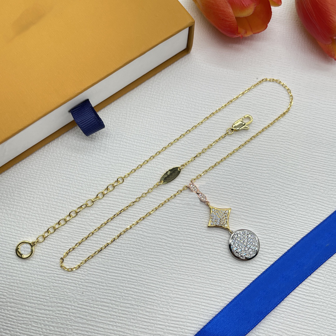 Women Luxury Designer Pendant Necklaces Louisity Brand Fashion Jewelry Metal Letter Viutonity Crystal For Woman Trend Chains Necklace cjeweler 2er
Women Luxury Designer Pendant Necklaces Louisity Brand Fashion Jewelry Metal Letter Viutonity Crystal For Woman Trend Chains Necklace cjeweler 2er