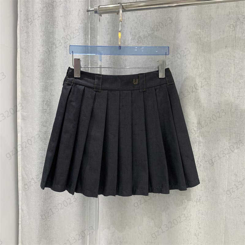 Black Skirts Color Contrast Letters Stick Cloth Embroidery High Waist Brand Skirt Hemline Slit Design Stitching Lining Comfortable Slim Skirts Women Wear
Black Skirts Color Contrast Letters Stick Cloth Embroidery High Waist Brand Skirt Hemline Slit Design Stitching Lining Comfortable Slim Skirts Women Wear