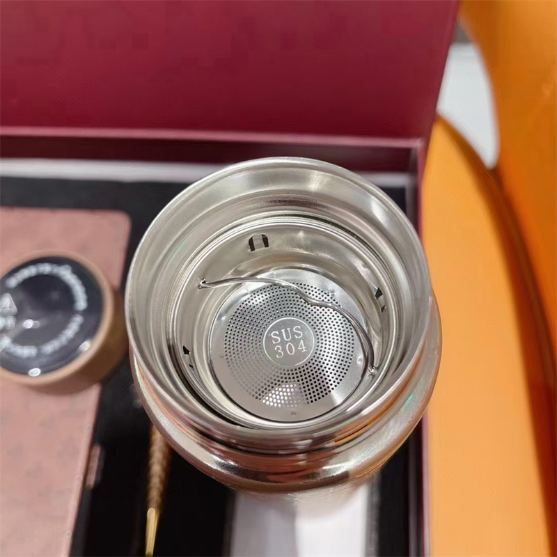 Designer Tumblers Sets Pen and Notebook 3 in 1 Kit PU Leather Water Cup 500ml Stainless Steel Vacuum Cup Mug Intelligent Temperature With Gift Box Dri