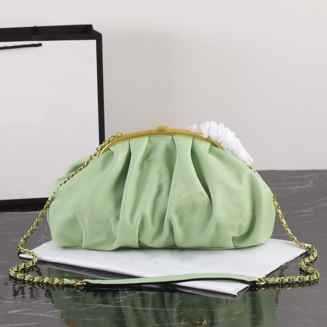 Desinger bag Elegant Badge Evening Bag Cloud Crossbody Bag Different logo design shapes Unique clutch bag for women Cute shoulder bag High grade Summer party bag, Make up the difference
Desinger bag Elegant Badge Evening Bag Cloud Crossbody Bag Different logo design shapes Unique clutch bag for women Cute shoulder bag High grade Summer party bag, Make up the difference